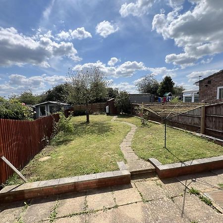 Charming 3-Bed House In Leighton Buzzard Villa Luaran gambar